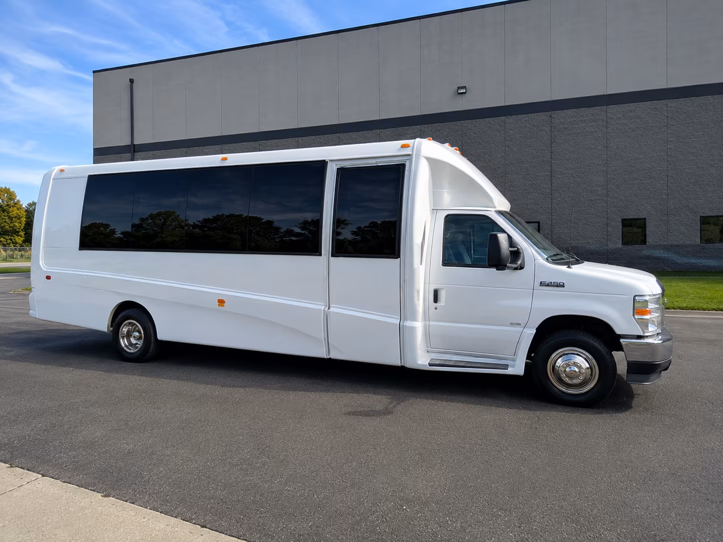 bus rentals for bands performers and production groups touring honolulu