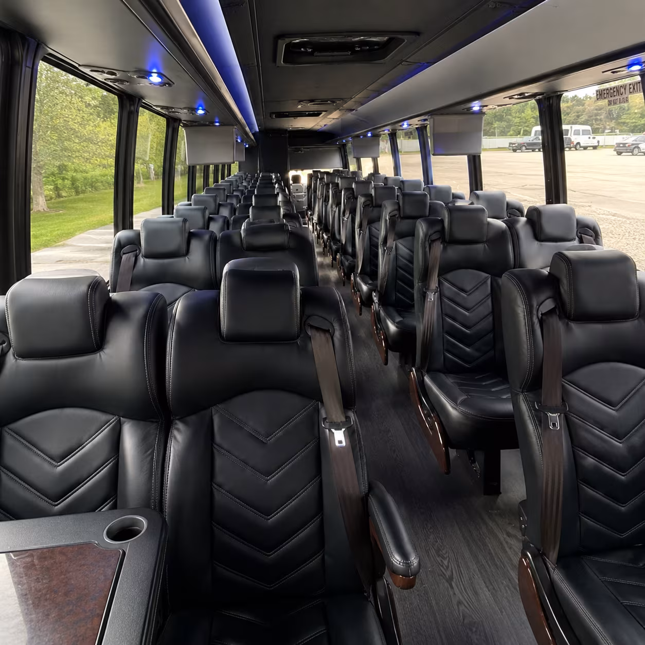 guest shuttle buses between waikiki hotels and your honolulu wedding venue
