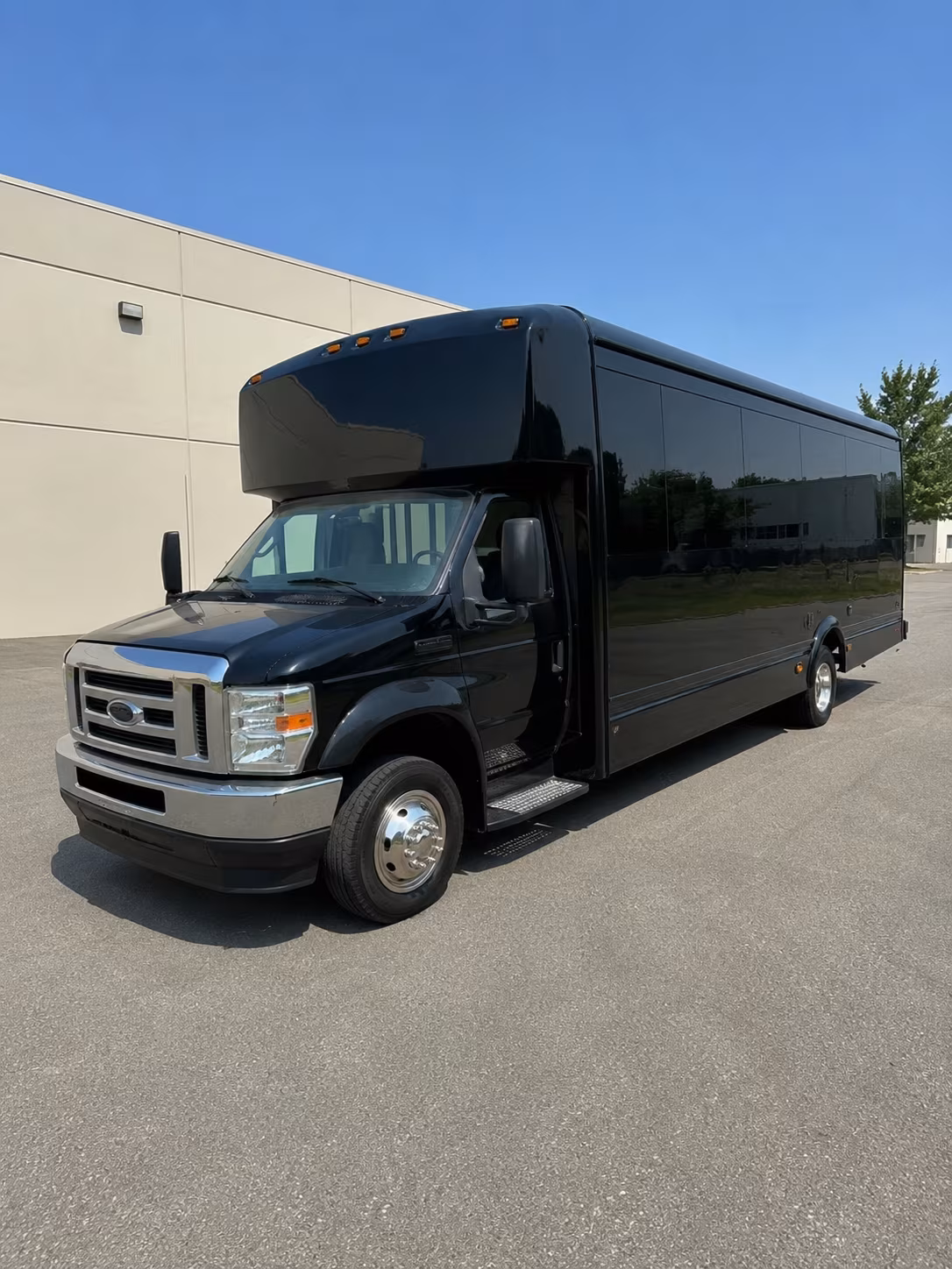 party bus rentals for honolulu proms at waikiki venues
